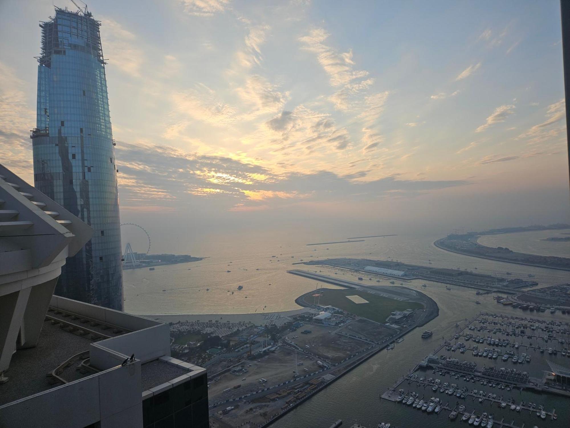 Super Host At Highest Residential Tower In The World, Private Rooms In A Shared Apartment Дубай Екстер'єр фото