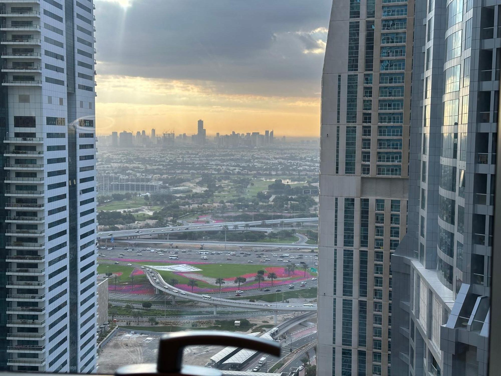 Super Host At Highest Residential Tower In The World, Private Rooms In A Shared Apartment Дубай Екстер'єр фото